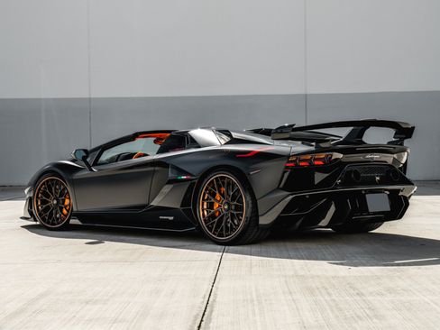 Used 2020 Lamborghini Aventador SVJ AWD/4WD image 8