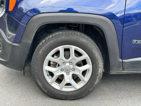 Used 2018 Jeep Renegade Latitude AWD/4WD image 24