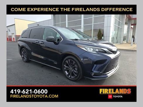 Certified 2021 Toyota Sienna XSE FWD image 1