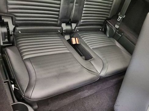 Used 2024 Land Rover Discovery Dynamic SE AWD/4WD image 28