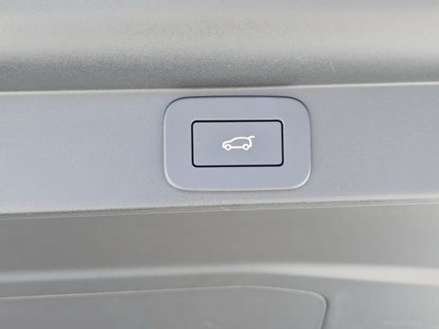Certified 2026 Land Rover Range Rover Long Wheelbase SE AWD/4WD image 14