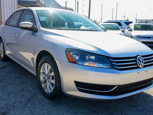 Used 2014 Volkswagen Passat 1.8T S image 9