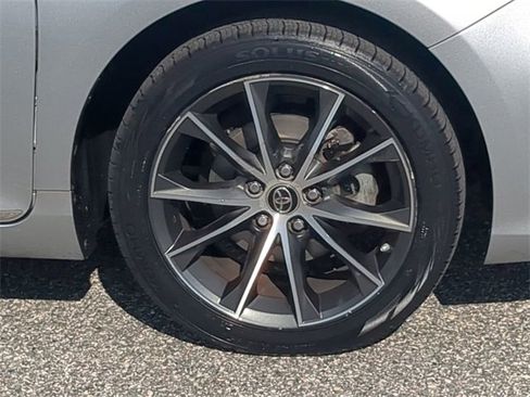 Used 2016 Toyota Camry XSE image 11