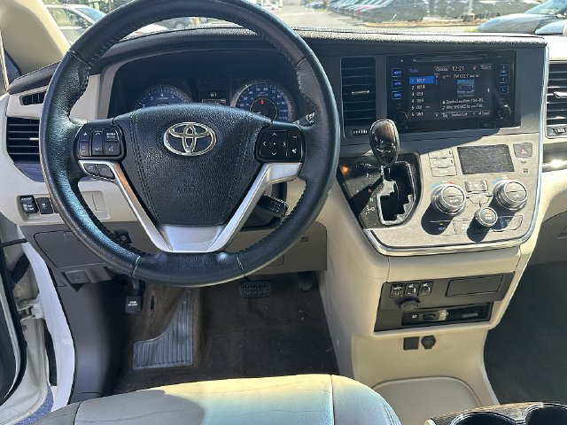 Used 2015 Toyota Sienna XLE Premium FWD image 14