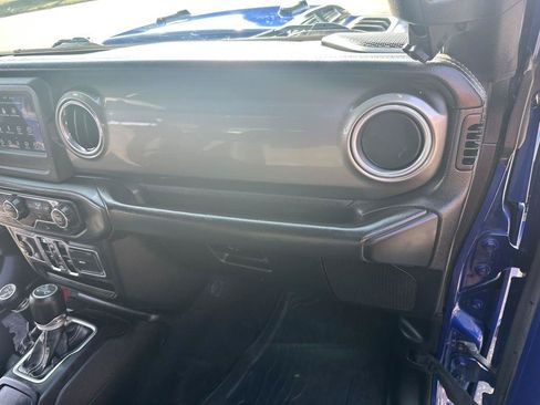 Used 2018 Jeep Wrangler Unlimited Sahara w/ Cold Weather Group AWD/4WD image 25