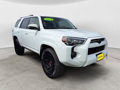 Used 2024 Toyota 4Runner SR5 Premium w/ SR5 Premium Package image 5