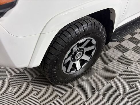 Used 2022 Toyota 4Runner TRD Off-Road AWD/4WD image 10
