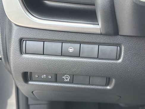 Used 2023 Nissan Rogue SV AWD/4WD image 37