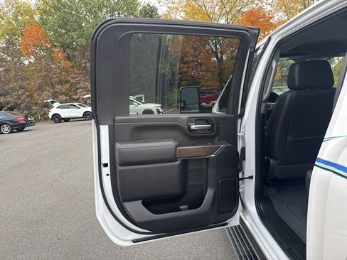 Used 2023 GMC Sierra 3500 Denali image 54