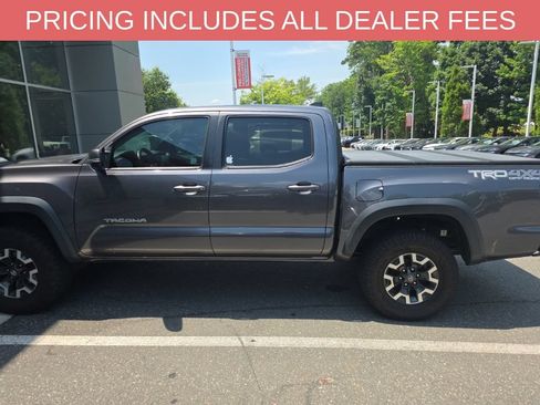 Used 2020 Toyota Tacoma TRD Off-Road w/ TRD Premium Off Road Package AWD/4WD image 4