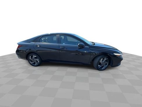 Used 2025 Hyundai Elantra SEL FWD image 2