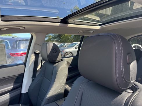 New 2026 Mercedes-Benz GLS 450 4MATIC image 25