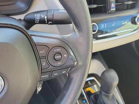 Used 2022 Toyota Corolla LE image 25