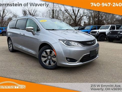 Used 2018 Chrysler Pacifica Limited w/ Advanced Safetytec Group image 1