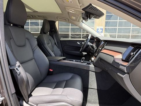 Used 2024 Volvo XC60 B5 Plus AWD/4WD image 30