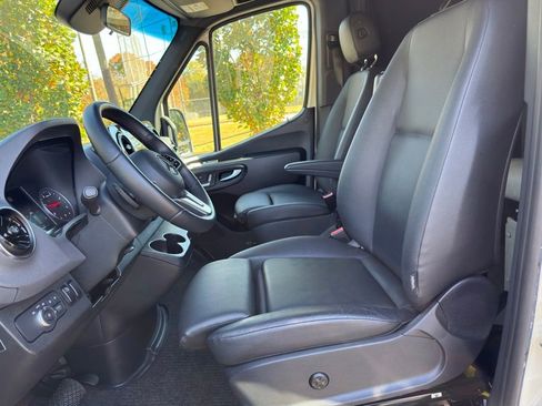 Used 2023 Mercedes-Benz Sprinter 2500 image 23