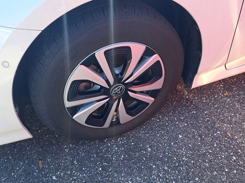 Used 2017 Toyota Prius Prime Advanced image 11