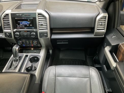 Used 2015 Ford F150 Lariat w/ Max Trailer Tow Package image 23