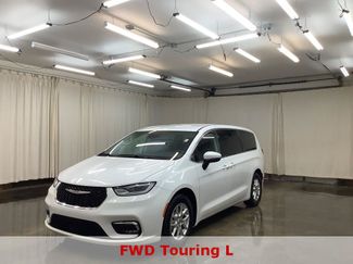 Used 2023 Chrysler Pacifica Touring-L FWD video 1