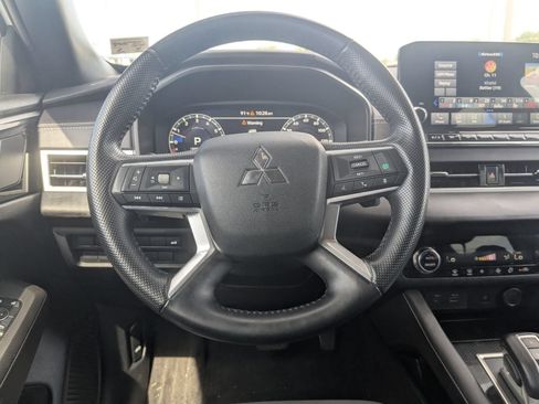 Used 2024 Mitsubishi Outlander SE Black Edition FWD image 34
