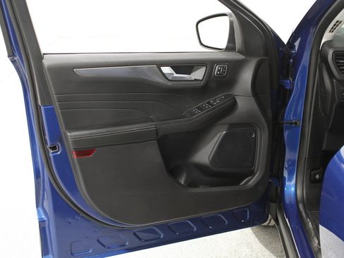 Certified 2022 Ford Escape Titanium image 4