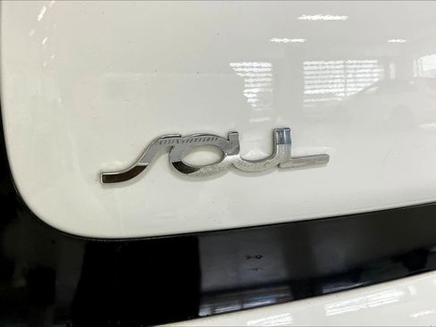 Used 2014 Kia Soul + image 7