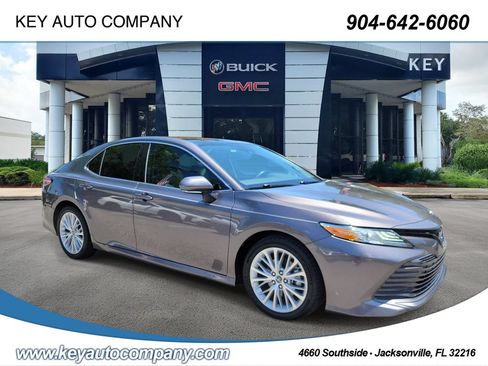 Used 2019 Toyota Camry XLE FWD image 1