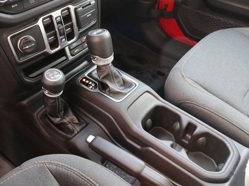 Used 2025 Jeep Wrangler Unlimited Sahara image 27