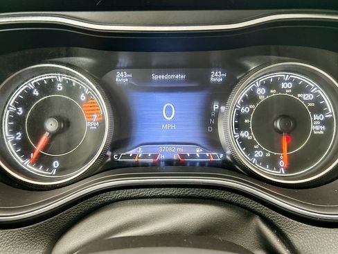 Used 2020 Jeep Cherokee Limited FWD image 32
