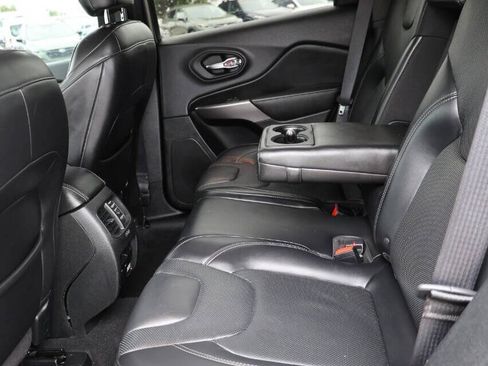 Used 2019 Jeep Cherokee Limited AWD/4WD image 17