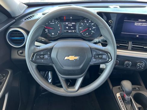 Used 2025 Chevrolet Trax LS FWD image 21