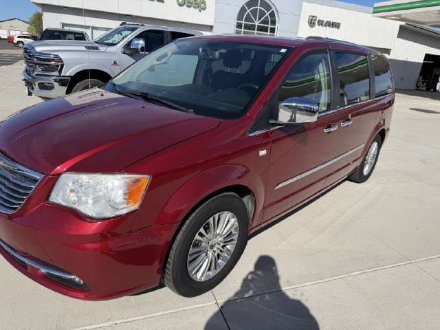Used 2014 Chrysler Town & Country Touring-L FWD image 3