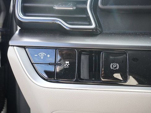Used 2024 Kia Sportage EX FWD image 42