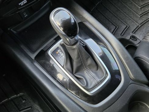 Used 2017 Nissan Rogue S AWD/4WD image 21