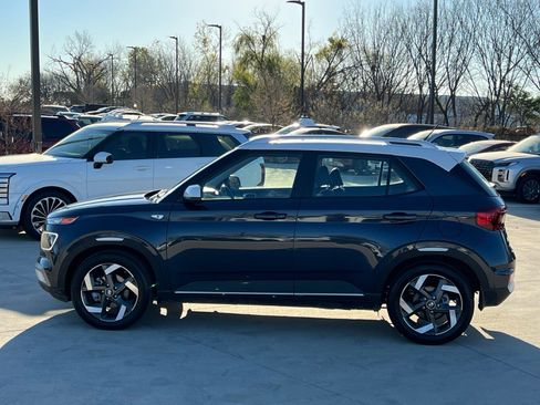 Used 2025 Hyundai Venue Limited image 6