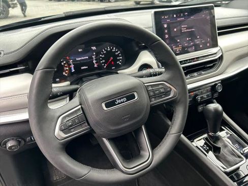 Certified 2025 Jeep Compass Limited AWD/4WD image 35