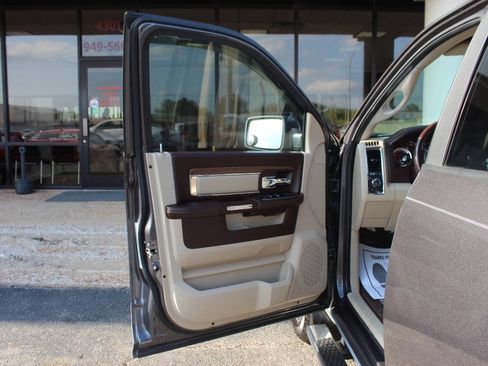 Used 2018 RAM 1500 Laramie w/ Convenience Group AWD/4WD image 18