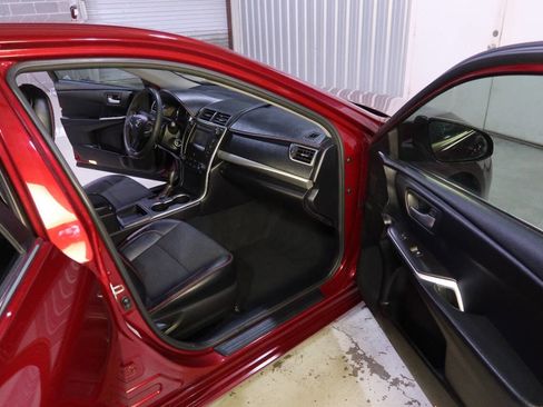 Used 2017 Toyota Camry SE image 12