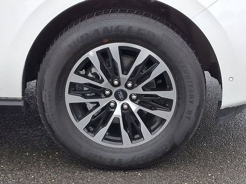 Used 2025 Ford Expedition Platinum AWD/4WD image 8