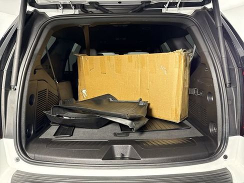 Used 2021 GMC Yukon SLT w/ SLT Luxury Package image 30