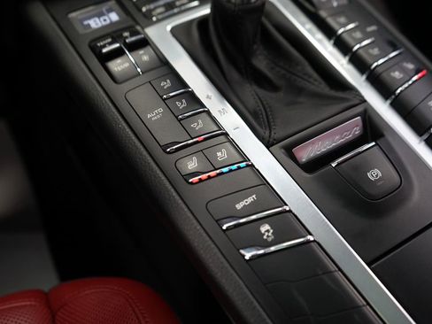 Used 2015 Porsche Macan S w/ Premium Package Plus image 43