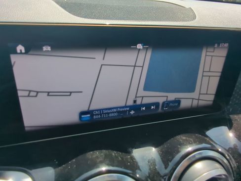 Used 2024 Mercedes-Benz GLB 250 4MATIC image 8