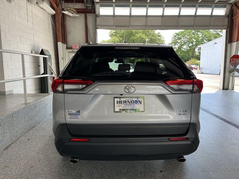 Used 2025 Toyota RAV4 XLE AWD/4WD image 7