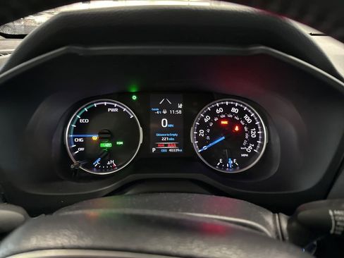 Used 2021 Toyota RAV4 XLE image 19