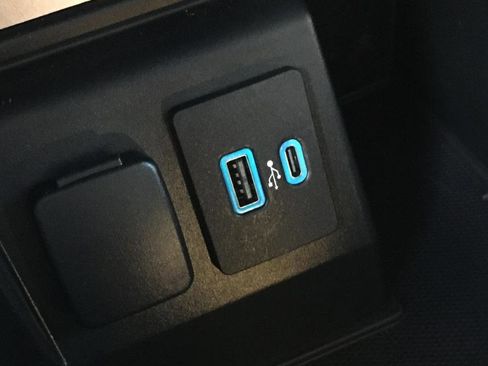 Used 2020 Ford Explorer Limited image 33