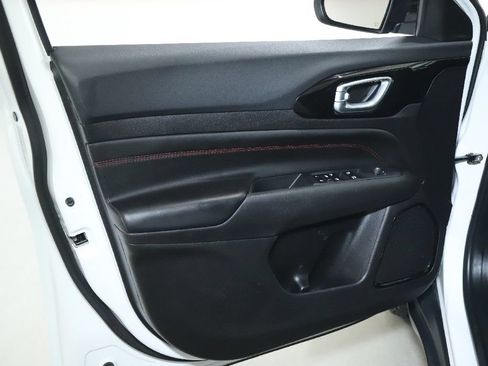 Used 2025 Jeep Compass Trailhawk AWD/4WD image 15