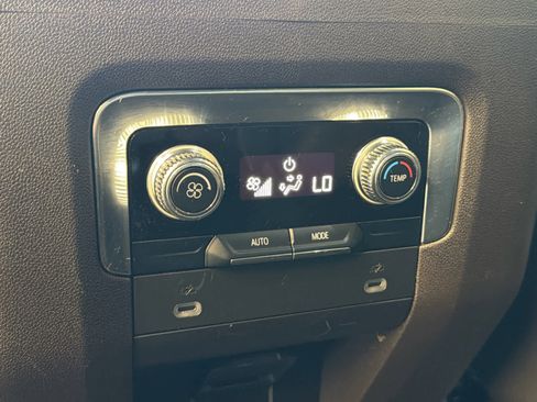 Used 2021 GMC Yukon XL SLT image 24