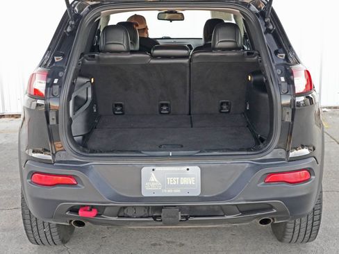 Used 2017 Jeep Cherokee Trailhawk w/ Cold Weather Group image 9