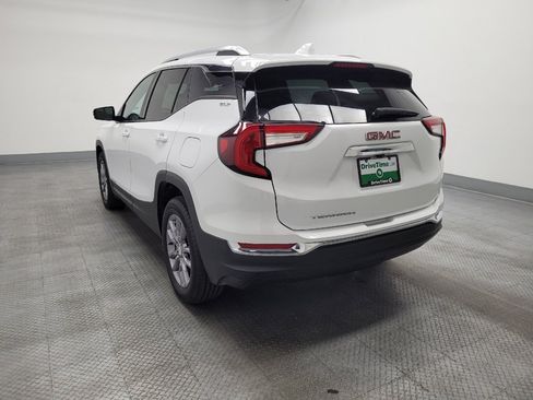 Used 2024 GMC Terrain SLT image 5