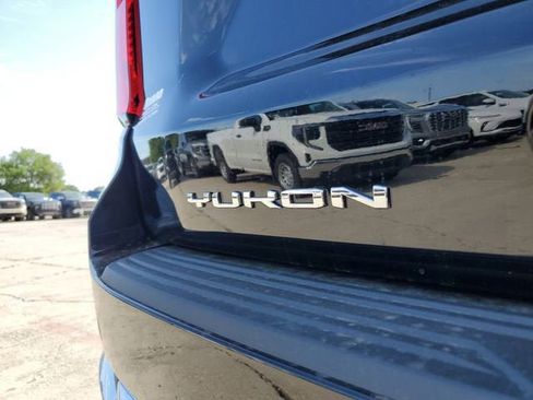 New 2026 GMC Yukon Denali w/ Denali Reserve Package AWD/4WD image 8